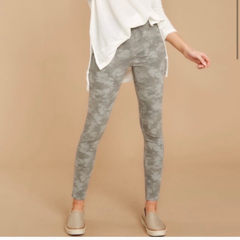 Spanx Camo Jean ish Leggings Lg